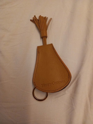 Henry Cottons leather keychain used