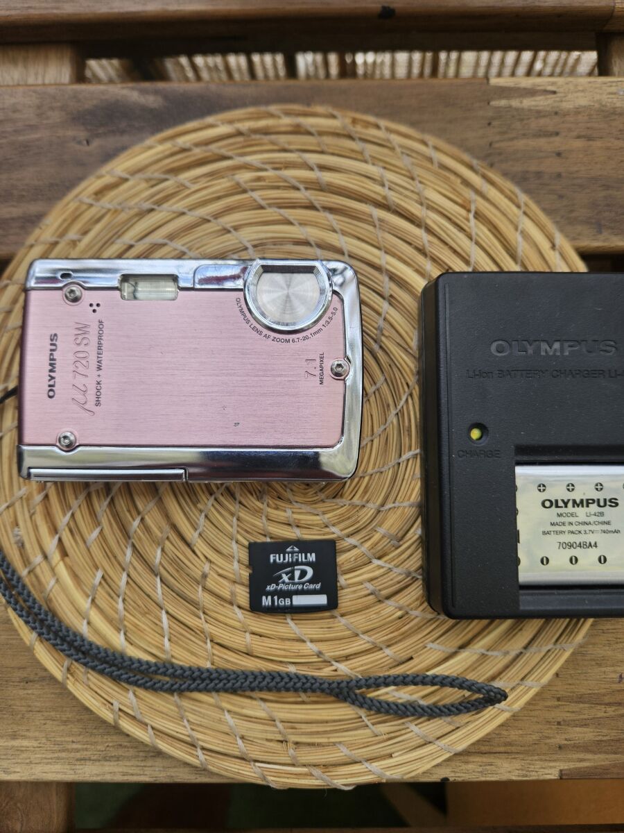 Olympus Stylus µ 720 SW Pink Digital… - € 75,00 - Vendora.cy