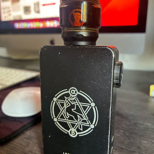 Geekvape Centaurus Mod electronic cigarette with X2 18650 batteries like new