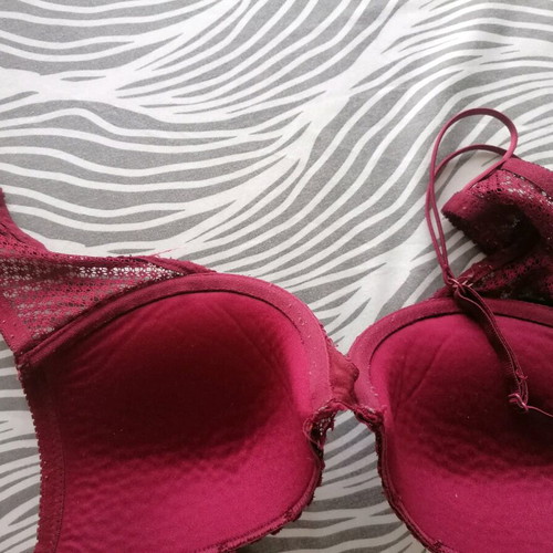Women's burgundy bra used No 85B with lace H&M