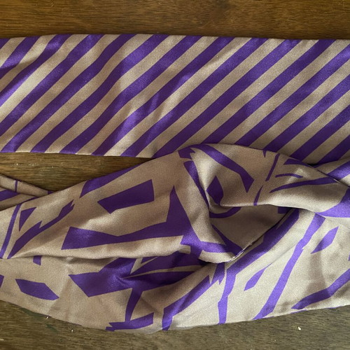 Gucci long silk skinny scarf purple beige gold like new