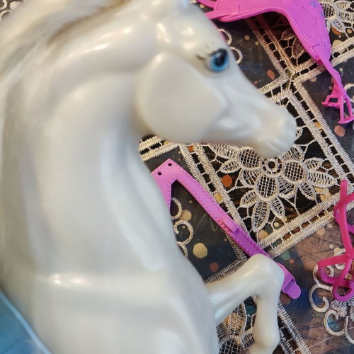 Vintage Barbie Mattel set: Princess doll & carriage horse (80s/00s)