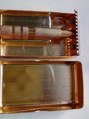 Soluna razor in original case