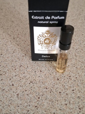 Delox Extrait de Parfum perfume sample 2 ml like new
