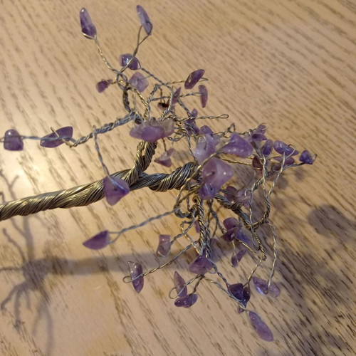 Decorative tree used made of wire and amethyst