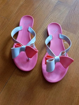 Axel flip-flops like new, size 36-37, coral with double bow
