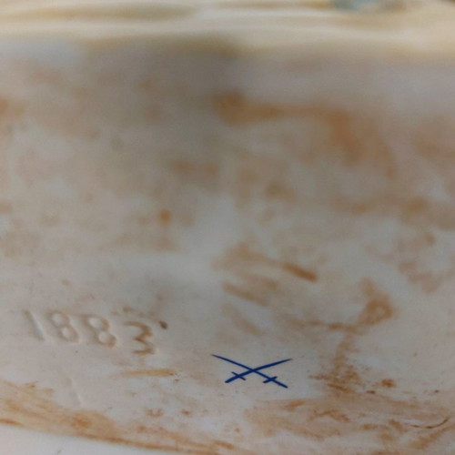 Meissen vintage box with child inside used 17×15 cm