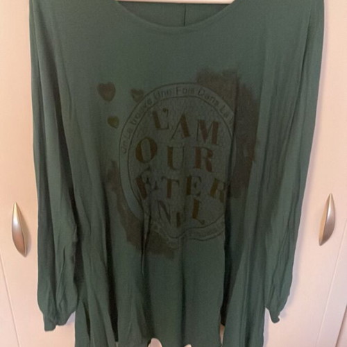 Women's blouse green like new