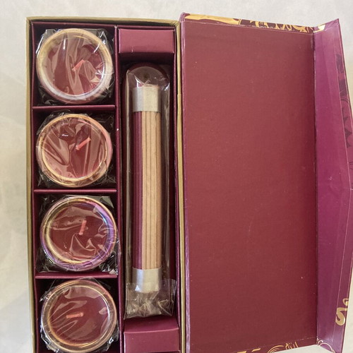 Aromatherapy set with base and 4 ceramic jars
