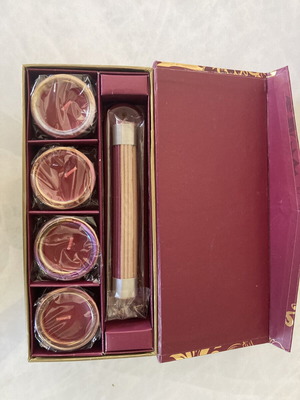 Aromatherapy set with base and 4 ceramic jars