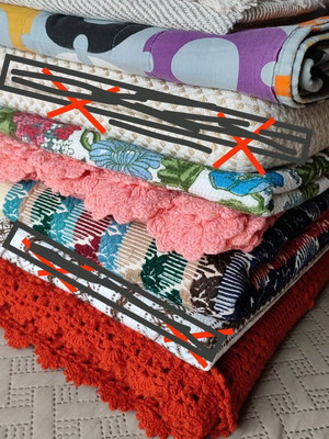 Bedding sets like new, assorted blankets and quilts