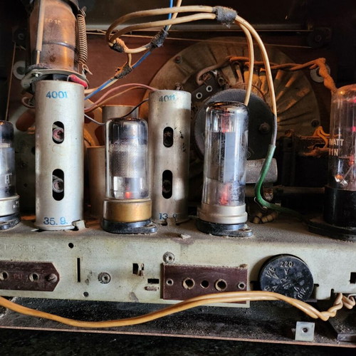 Tesla T 505-U antique radio used with tubes