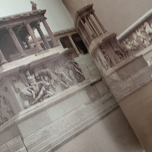 The Greek Art in World Museums Volume 7 Pergamon Museum Berlin like new