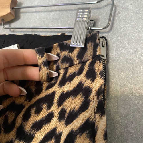 Zara women's leopard pants XS like new, fitted with zipper