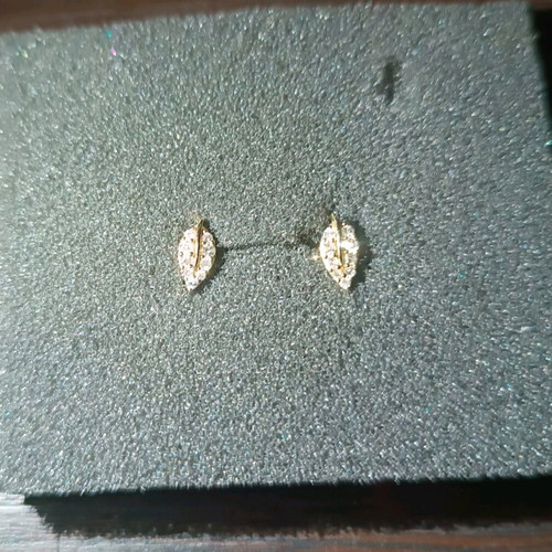 14k earrings new with 0.30ct natural diamonds leaf shape