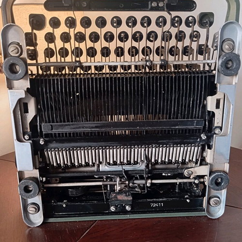 Olympia SM1 typewriter like new, portable, 1950s model