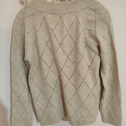 Beige knitted sweater with quilted pattern like new, size M