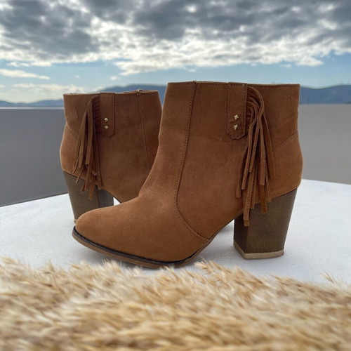 Bershka ankle boots camel with fringes like new, size 37