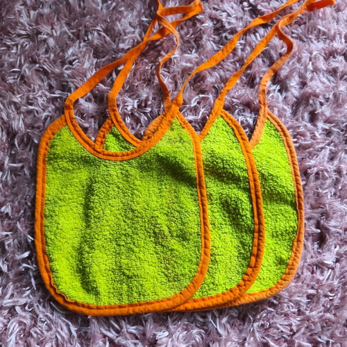 Cotton terry bibs like new, pack of 3 green with orange