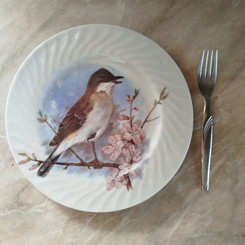 Vintage wall plate used in pink and sky blue tones