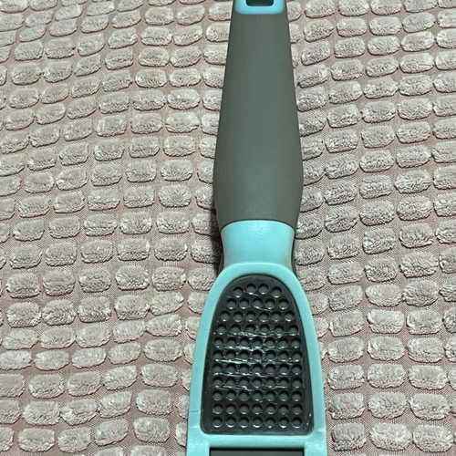 Garlic press used with ergonomic handle and easy cleaning
