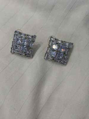 Crystal shiny earrings like new, white and silver