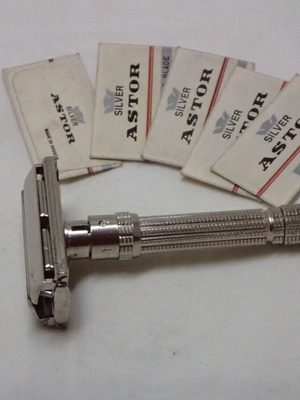 Gillette Slim Adjustable 1-9 DE safety razor 1966 used with blades