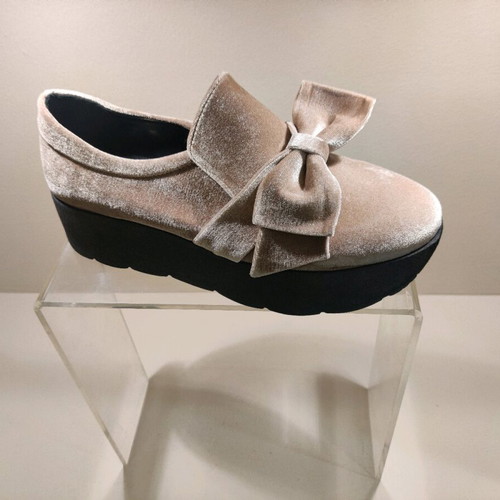 Women's boots new with genuine velvet
