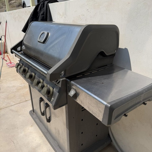 Napoleon Rogue SE 625 RSIB gas grill