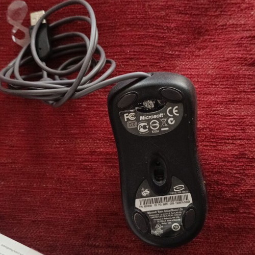 Microsoft Optical 200 mouse for computer like new with USB cable