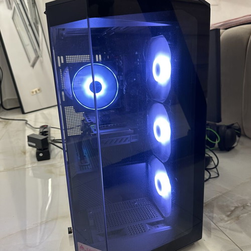 PC gaming with Ryzen 5 8400f, 32 GB RAM, 9060 XT, LG UltraGear 27 monitor