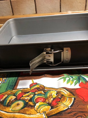 Praktiko Baking Pan like new, sizes 18-19 and 22-30