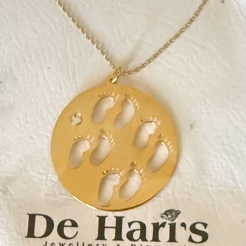 Pendant with four baby feet, gold color