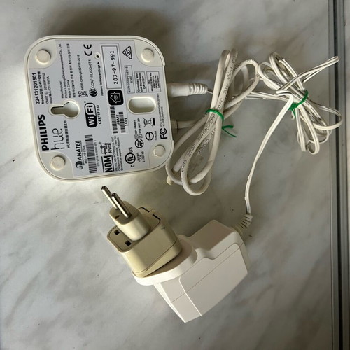Philips Hue Bridge used with English plug, adaptor and utp cable