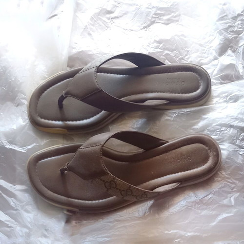 Gucci leather sandals like new, size 40, brown, wide fit