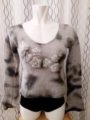 Vero Moda knitted sweater used, grey tie dye with embossed embroidery, size M