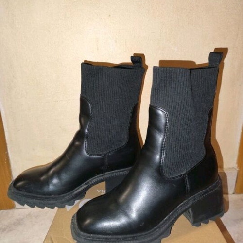 Black ankle boots with heel like new, size 38