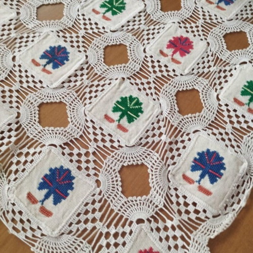 Premium vintage handmade embroidery and lace set, like new, 6 pcs plus gift