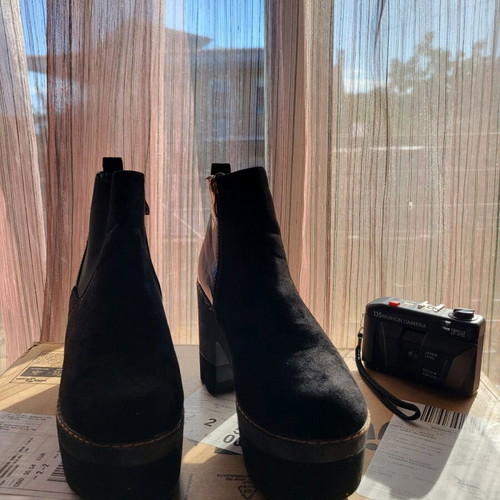Beauty's Girl's black ankle boots like new, size 40