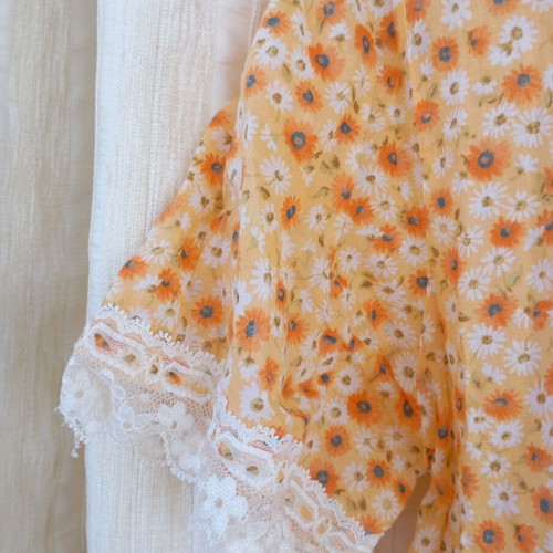 Vintage Nota floral shirt like new, orange with lace