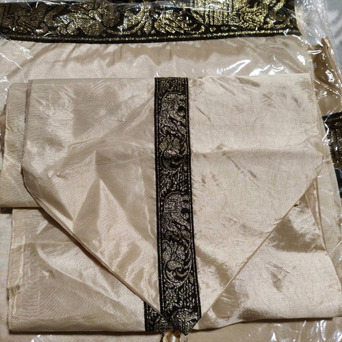 Runners and pillows like new, set of 6 pieces