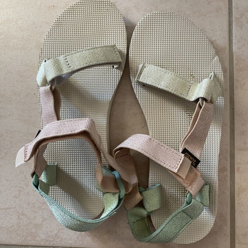Teva sandals like new, size 39, beige multicolor