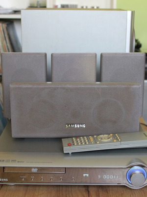 Samsung HT-DM150 home theater system like new, missing one speaker