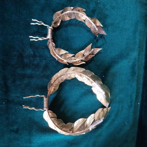 Bronze olive wreaths like new, set of two