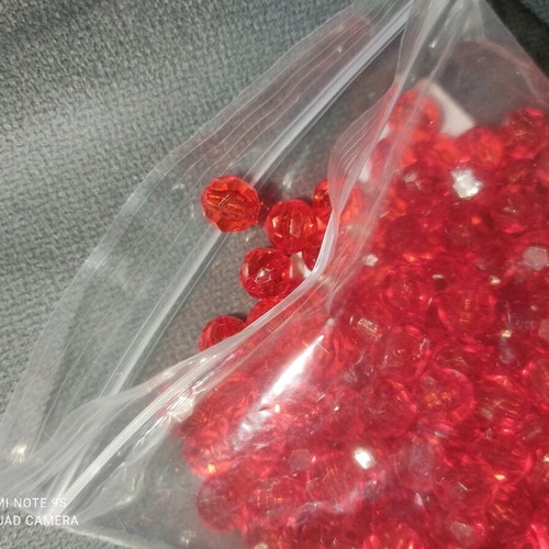 Red acrylic beads new, many pieces