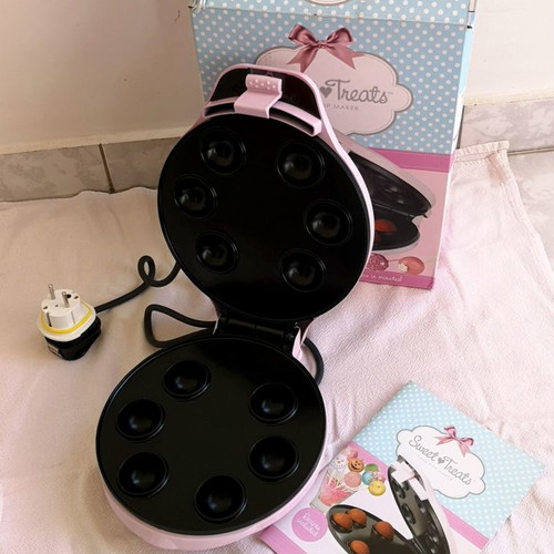 Cake Pop Maker new with adapter and recipe book