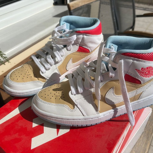 Air Jordan 1 Mid SE 'Sesame' sneakers, size 39