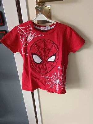 Marvel t-shirt used for 6-year-old boy, red