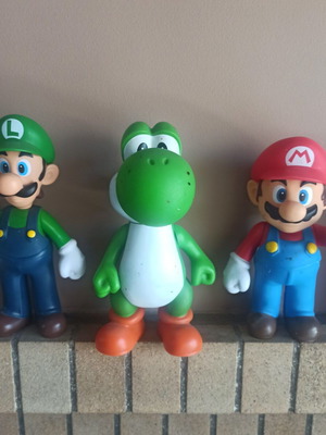 Super Mario Luigi Yoshi figures set of 3 used, 24 cm each