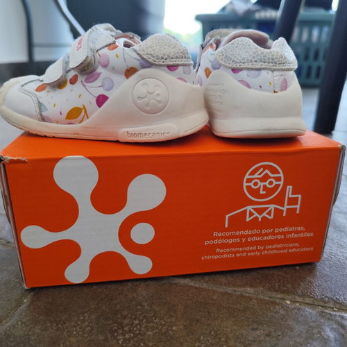 Biomecanics baby shoes size 19, like new, girl